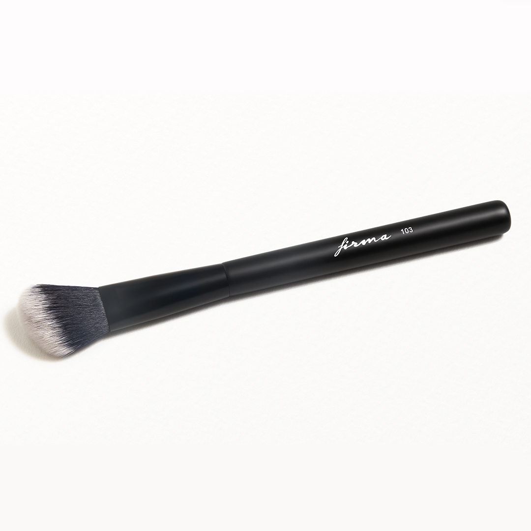 Pennello viso Jvone Best Highlighting Brush sfuma illuminante e bronzer  setole nylon F103 - 80055 in vendita online. Prodotto JVONE su Top Cosmesi